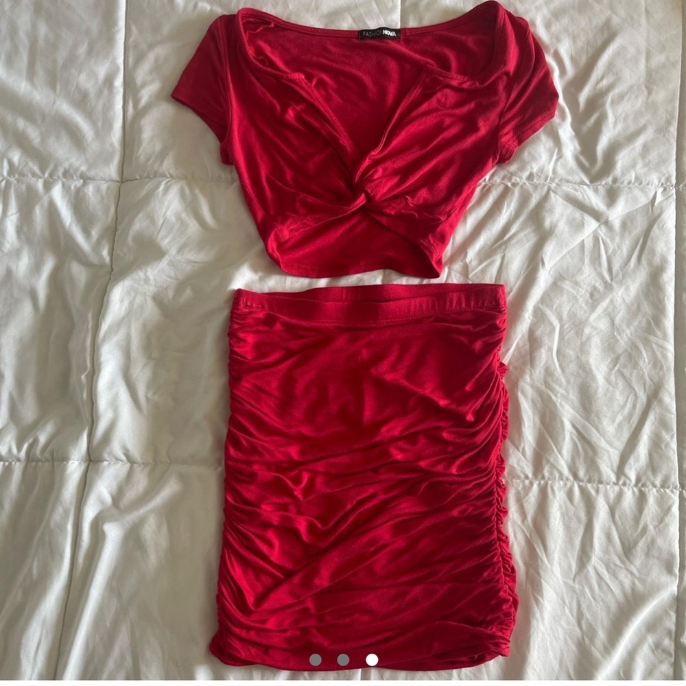 Red skirt set